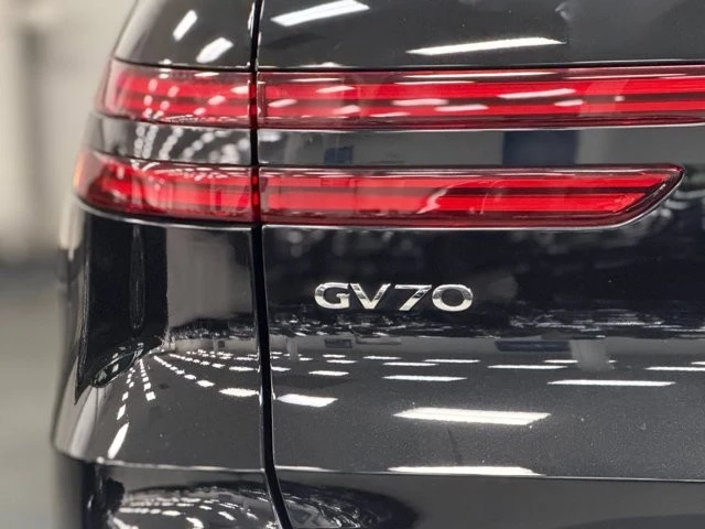 2025 Genesis GV70 - Image 13 of 31