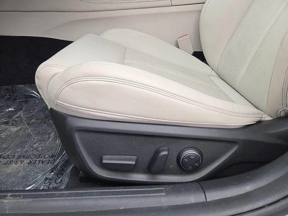 2025 Genesis G70 - Image 14 of 16