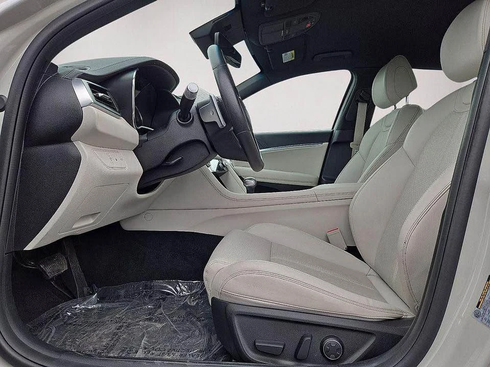 2025 Genesis G70 - Image 13 of 16