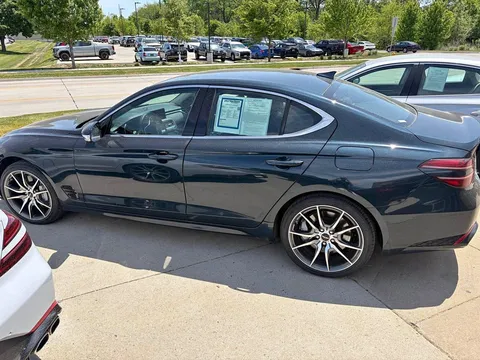 2025 Genesis G70 2.5 T