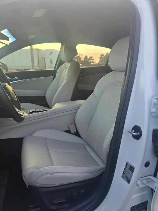 2025 Genesis G70 - Image 2 of 7