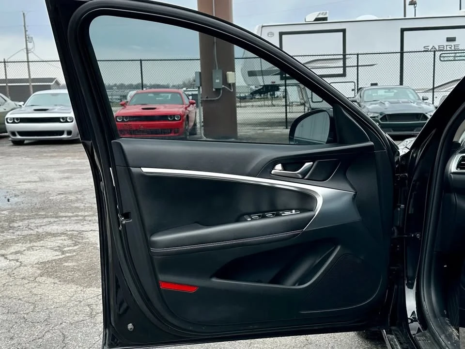 2025 Genesis G70 - Image 12 of 20