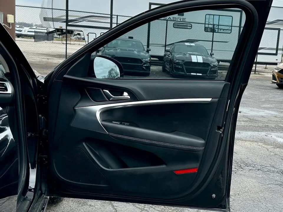 2025 Genesis G70 - Image 16 of 20