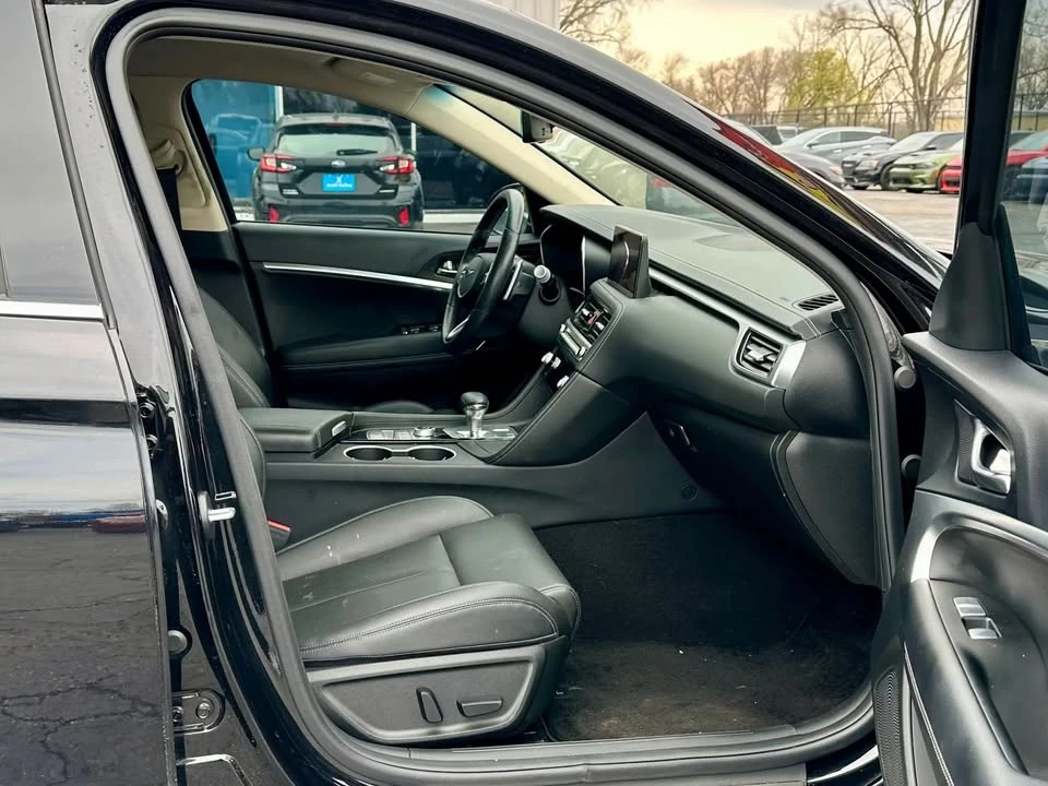 2025 Genesis G70 - Image 17 of 20