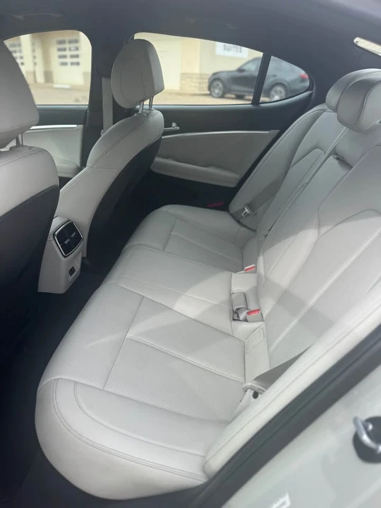 2025 Genesis G70 - Image 7 of 12