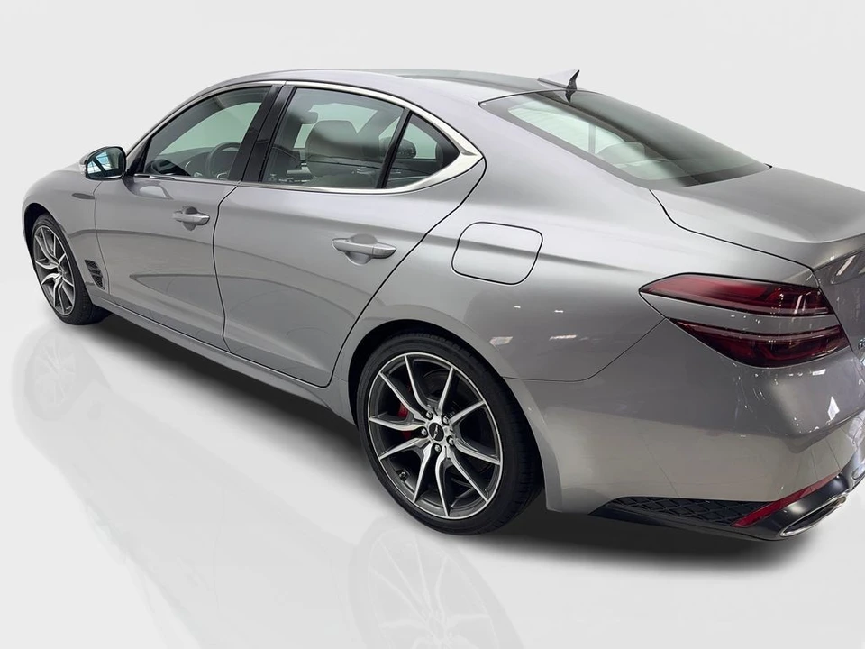 2025 Genesis G70 - Image 14 of 31