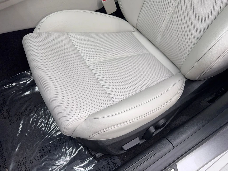 2025 Genesis G70 - Image 28 of 31