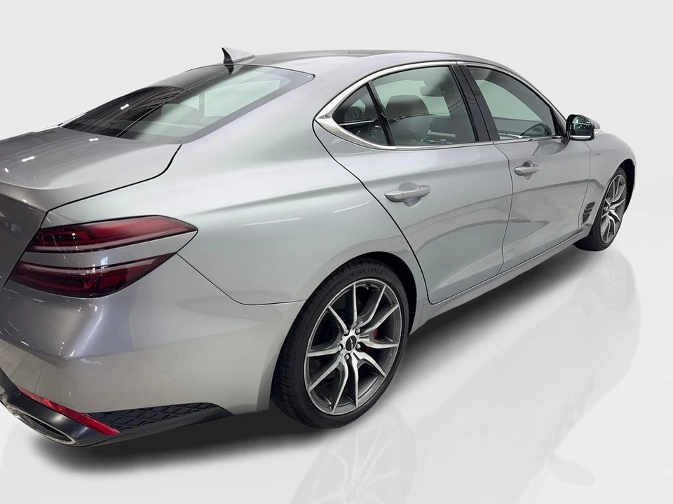2025 Genesis G70 - Image 13 of 31