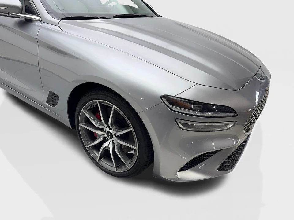 2025 Genesis G70 - Image 19 of 31