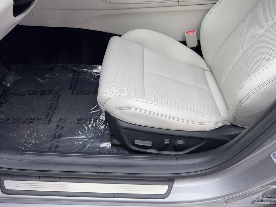2025 Genesis G70 - Image 26 of 31