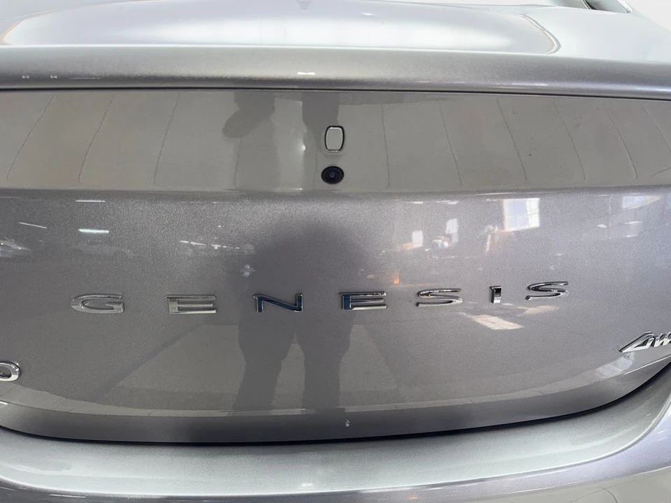 2025 Genesis G70 - Image 21 of 31