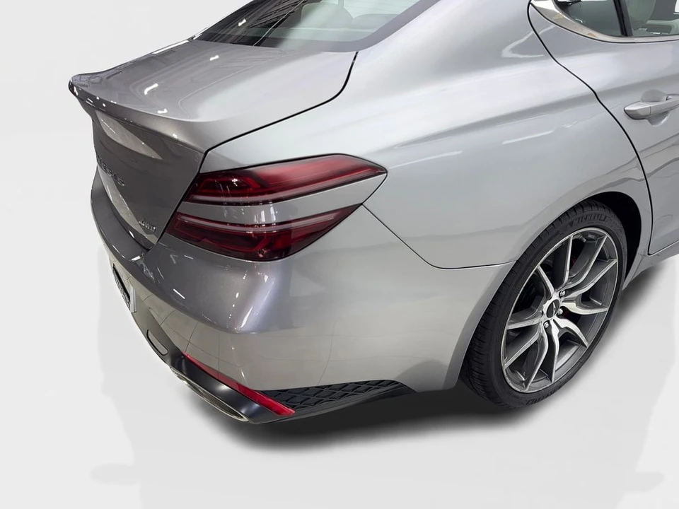 2025 Genesis G70 - Image 16 of 31