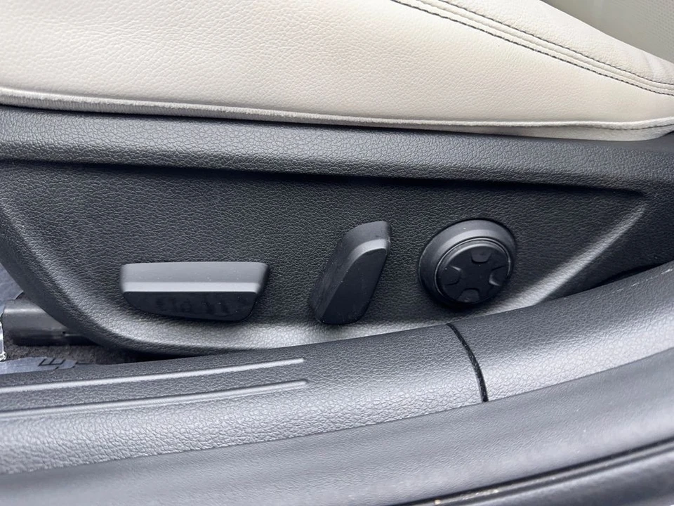 2025 Genesis G70 - Image 30 of 31