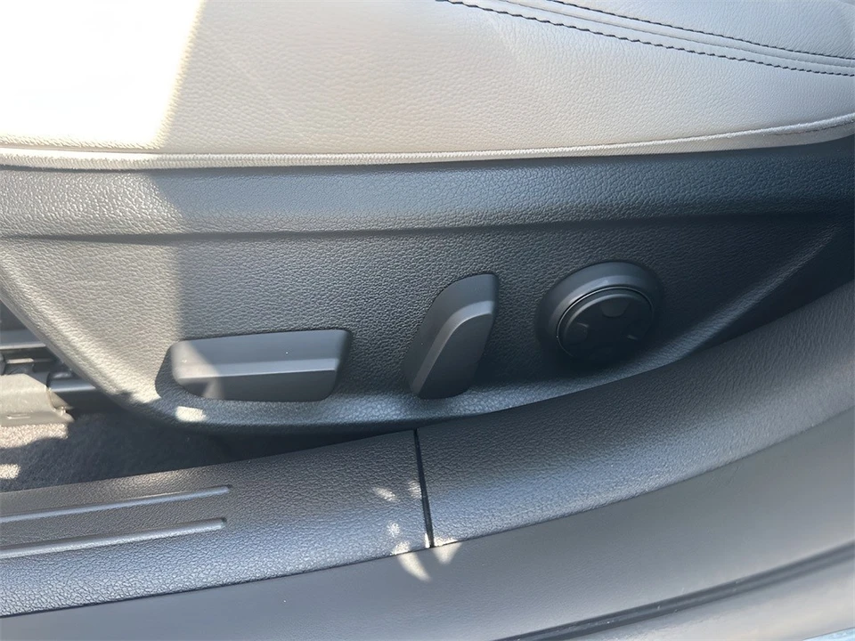 2025 Genesis G70 - Image 10 of 12