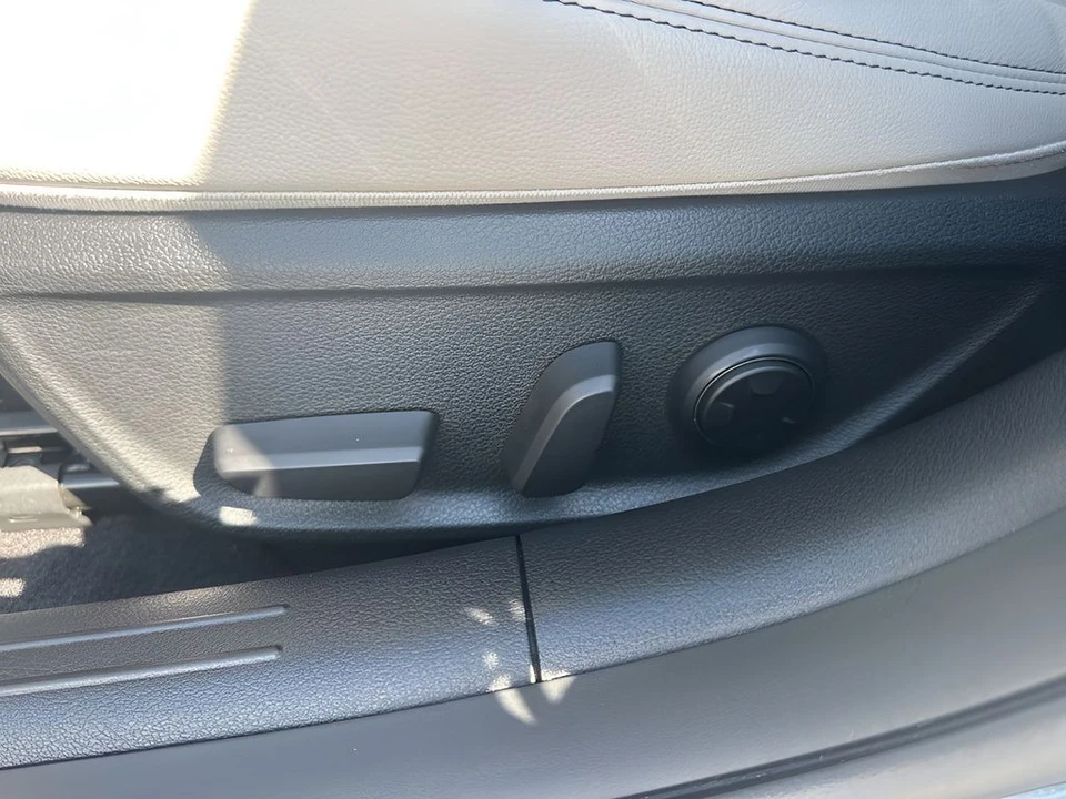 2025 Genesis G70 - Image 10 of 12