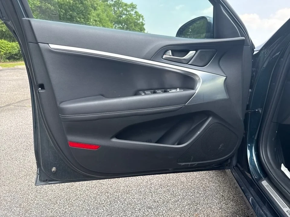 2025 Genesis G70 - Image 10 of 12