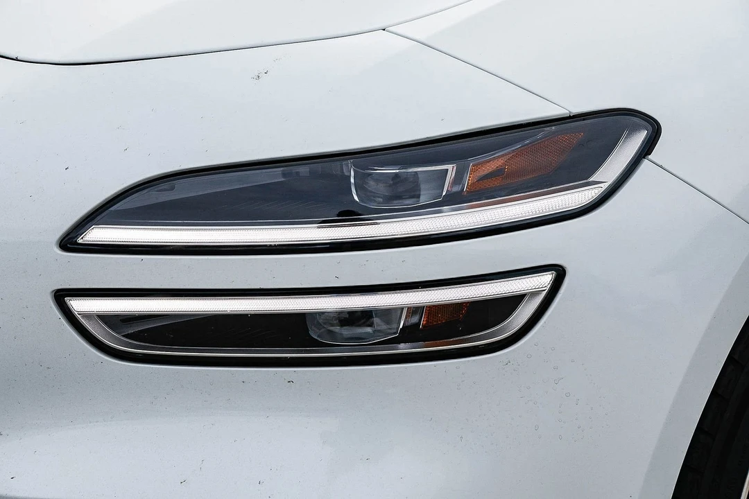 2025 Genesis G70 - Image 7 of 12