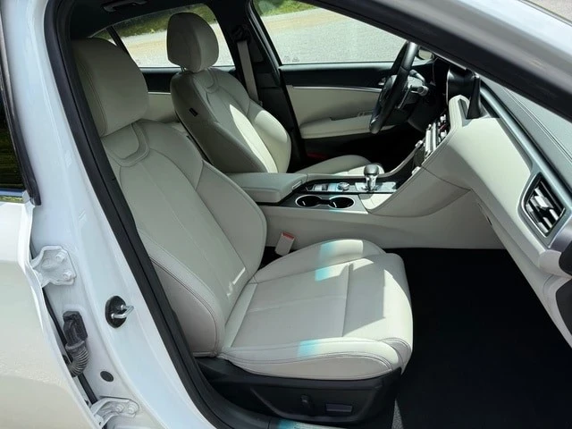 2025 Genesis G70 - Image 19 of 21