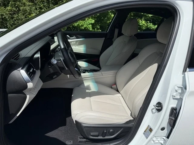 2025 Genesis G70 - Image 11 of 12