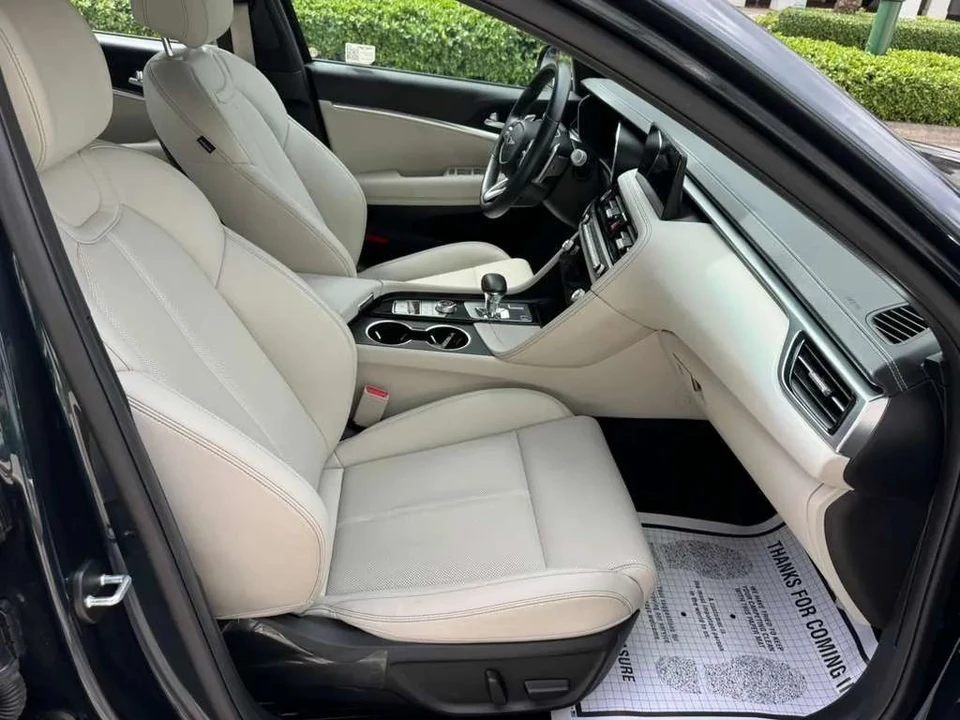 2025 Genesis G70 - Image 9 of 12
