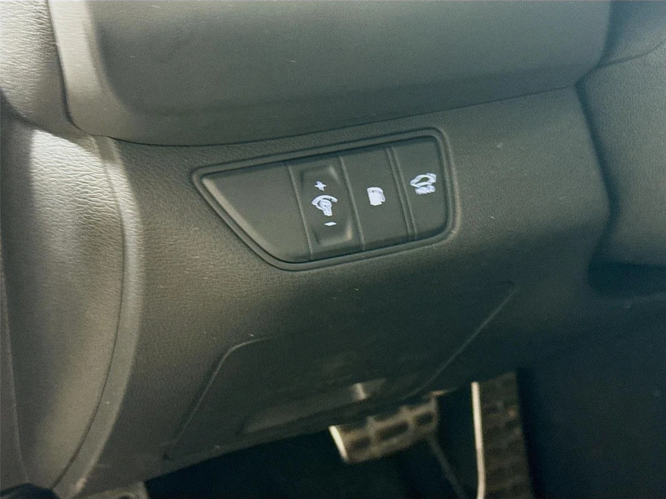 2025 Genesis G70 - Image 6 of 15