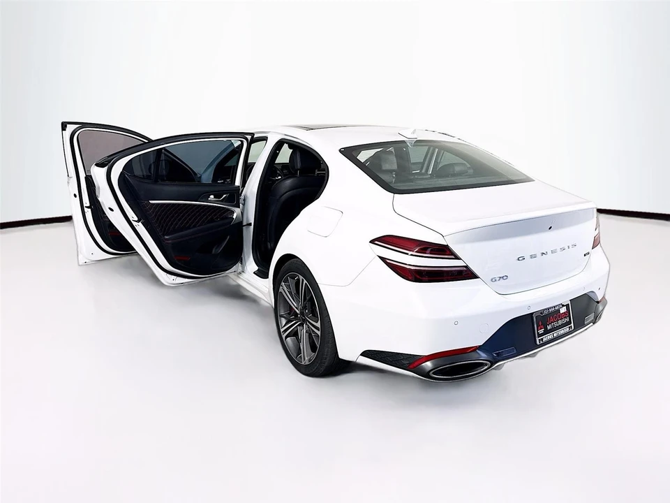 2025 Genesis G70 - Image 15 of 15