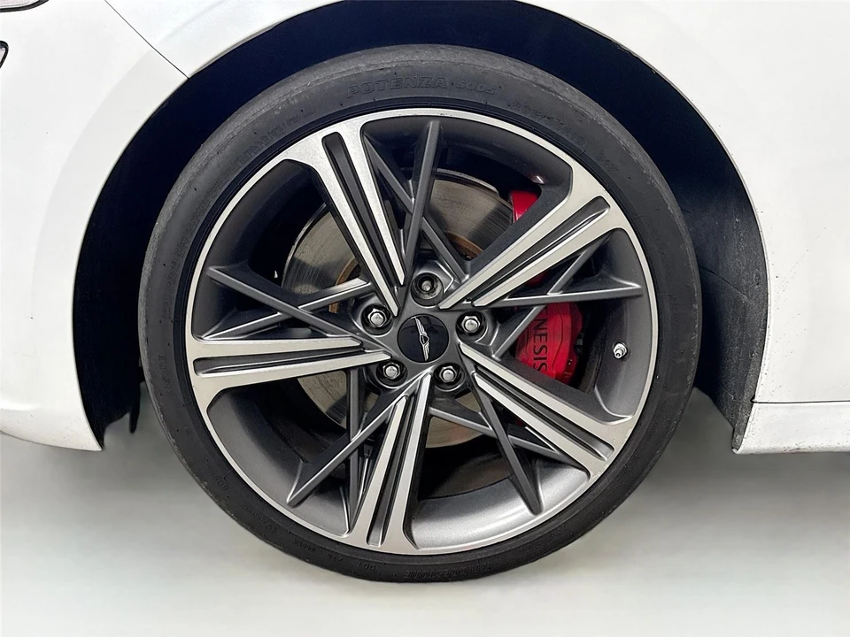 2025 Genesis G70 - Image 12 of 15