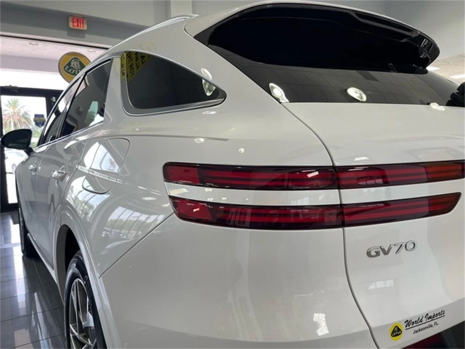 2025 Genesis G70 - Image 15 of 31