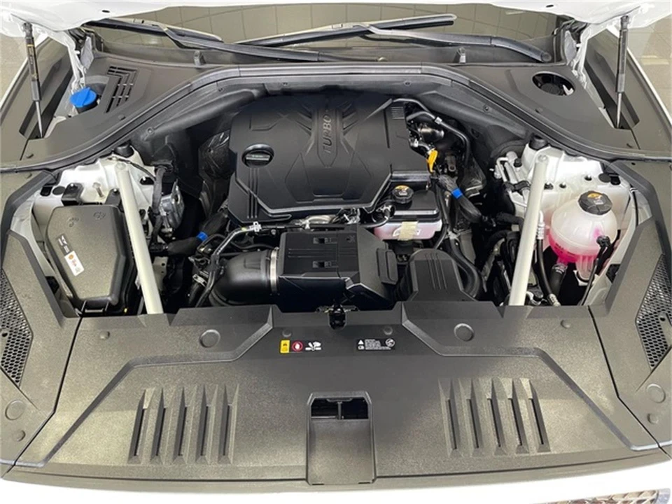 2025 Genesis G70 - Image 19 of 31