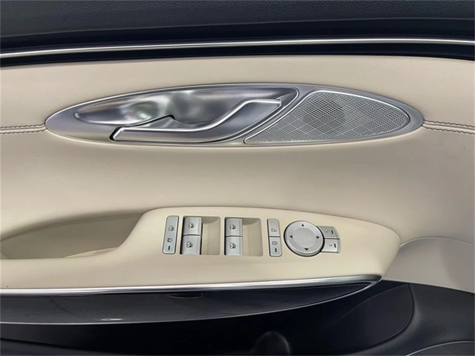 2025 Genesis G70 - Image 23 of 31