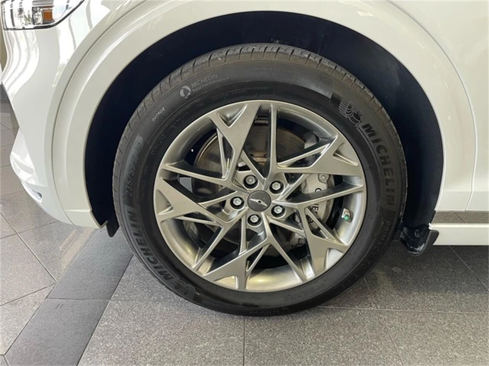 2025 Genesis G70 - Image 20 of 31