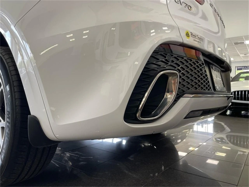 2025 Genesis G70 - Image 16 of 31