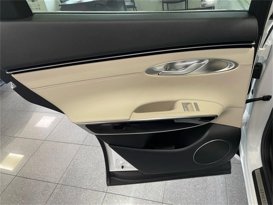 2025 Genesis G70 - Image 30 of 31