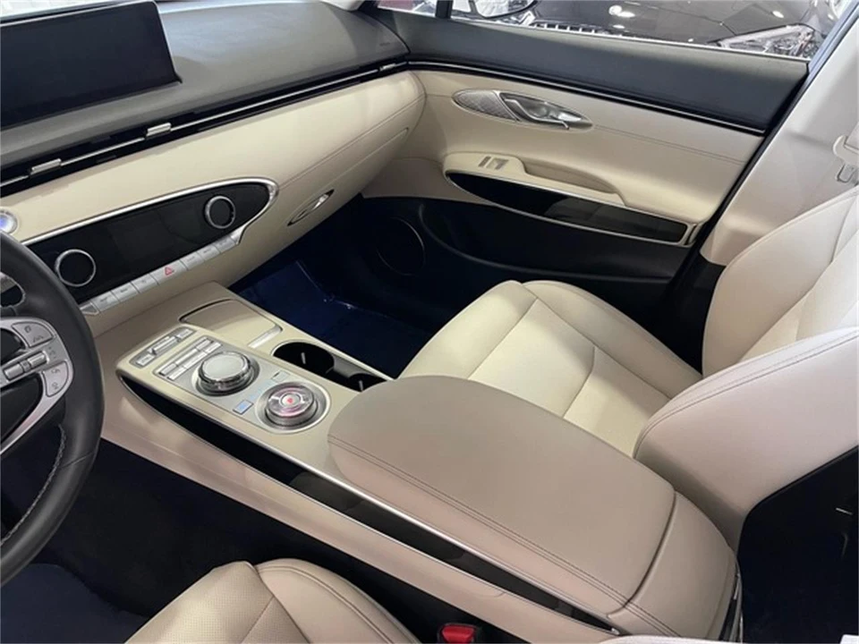 2025 Genesis G70 - Image 26 of 31
