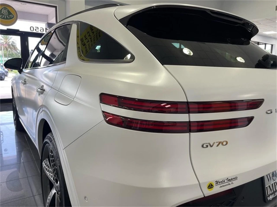 2025 Genesis G70 - Image 15 of 31