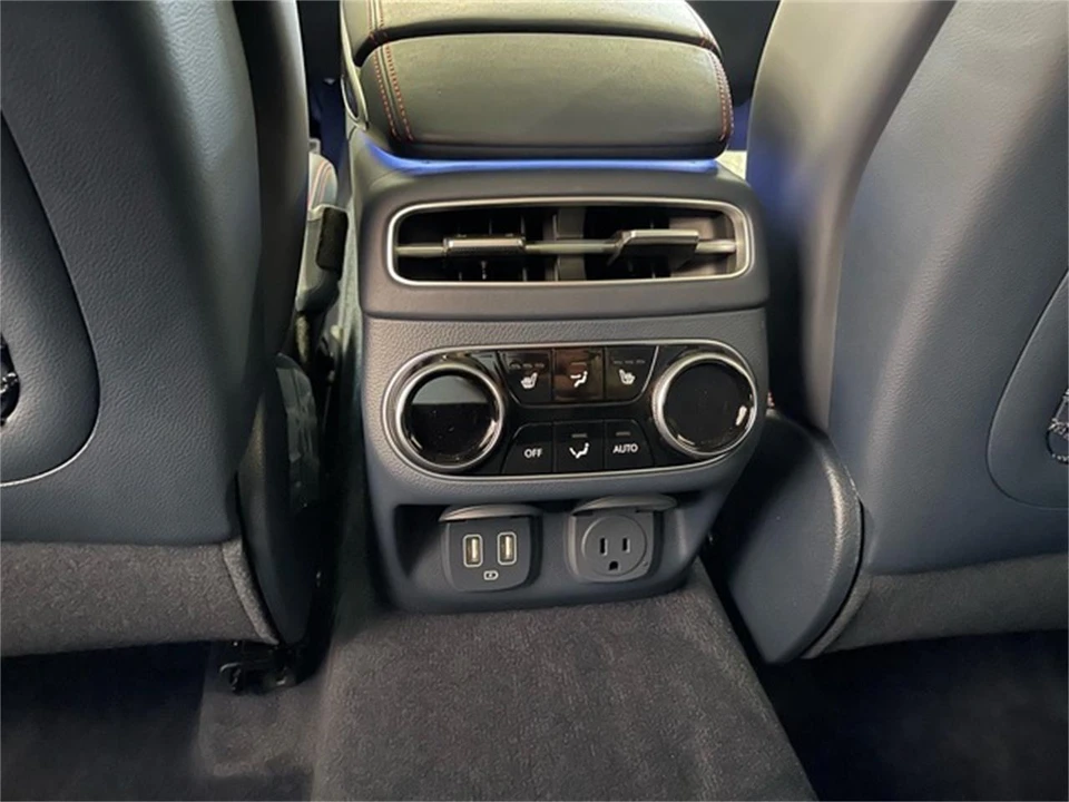 2025 Genesis G70 - Image 31 of 31