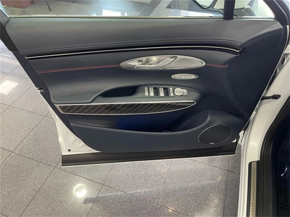 2025 Genesis G70 - Image 23 of 31
