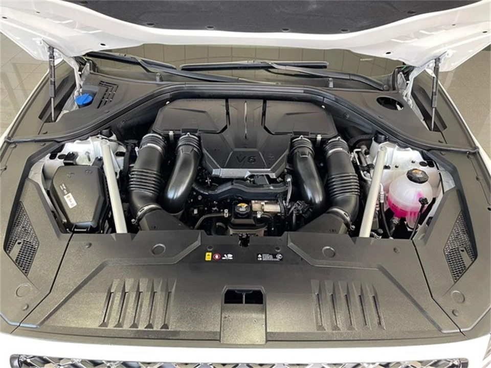 2025 Genesis G70 - Image 19 of 31