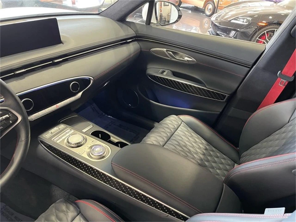 2025 Genesis G70 - Image 26 of 31