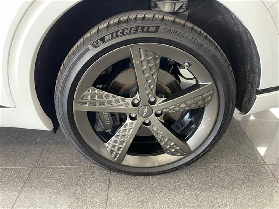 2025 Genesis G70 - Image 22 of 31