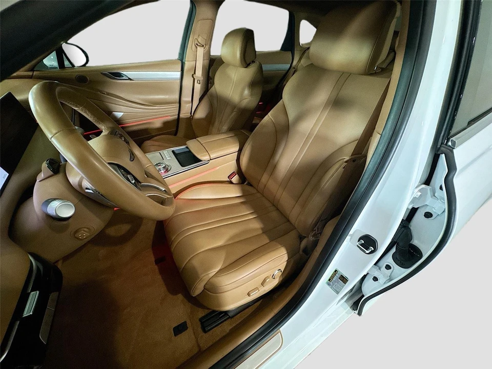 2025 Genesis G80 - Image 2 of 31