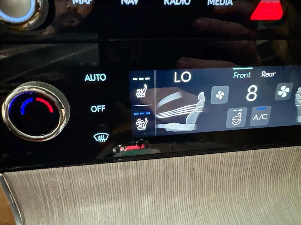 2025 Genesis G80 - Image 12 of 31