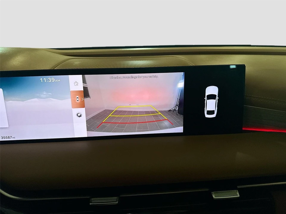 2025 Genesis G80 - Image 10 of 21