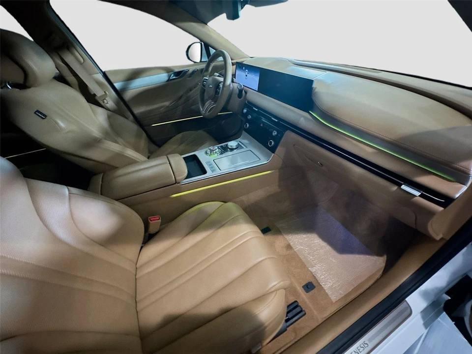 2025 Genesis G80 - Image 15 of 16