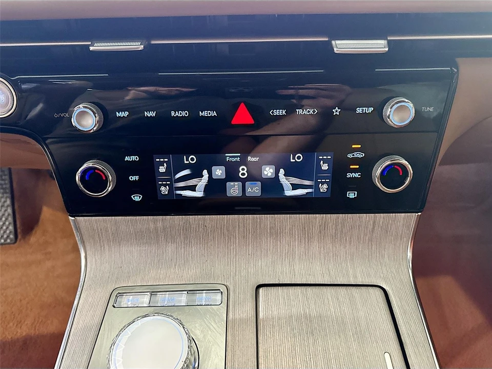 2025 Genesis G80 - Image 14 of 31