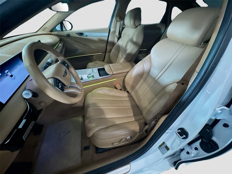 2025 Genesis G80 - Image 10 of 16