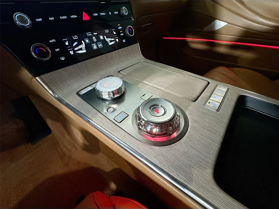 2025 Genesis G80 - Image 15 of 31