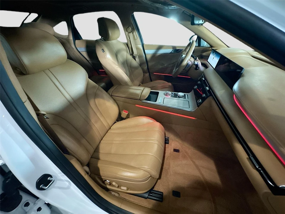 2025 Genesis G80 - Image 24 of 31