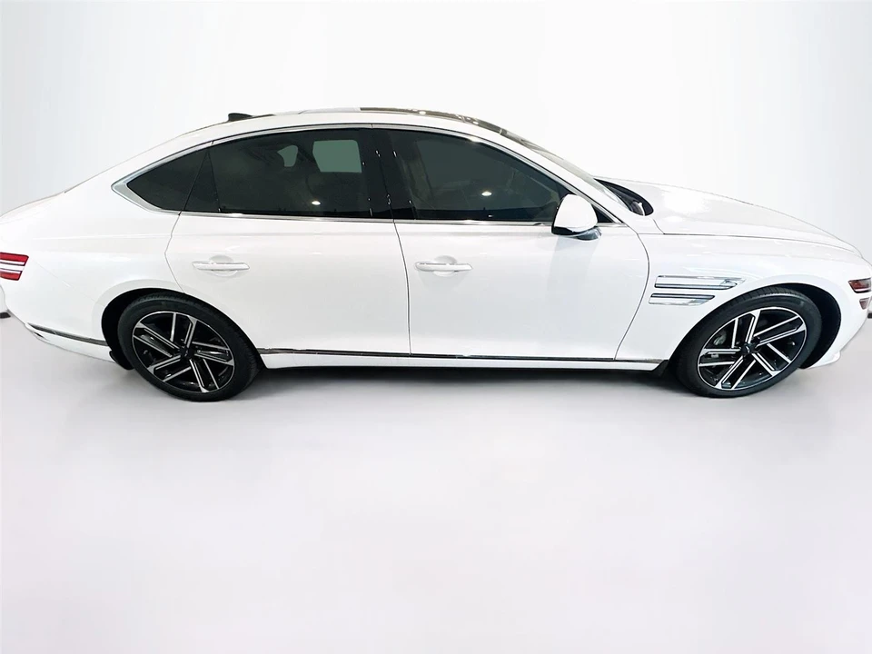 2025 Genesis G80 - Image 6 of 16