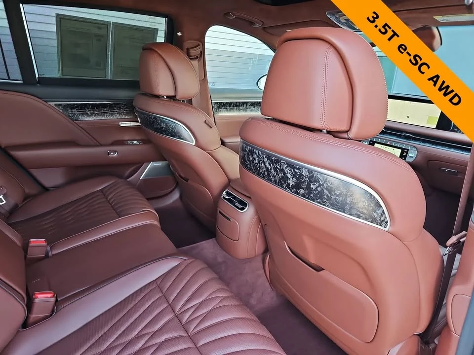 2025 Genesis G90 - Image 16 of 20